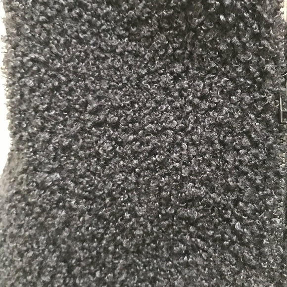 🔺Textured black vest - Picture 3 of 4